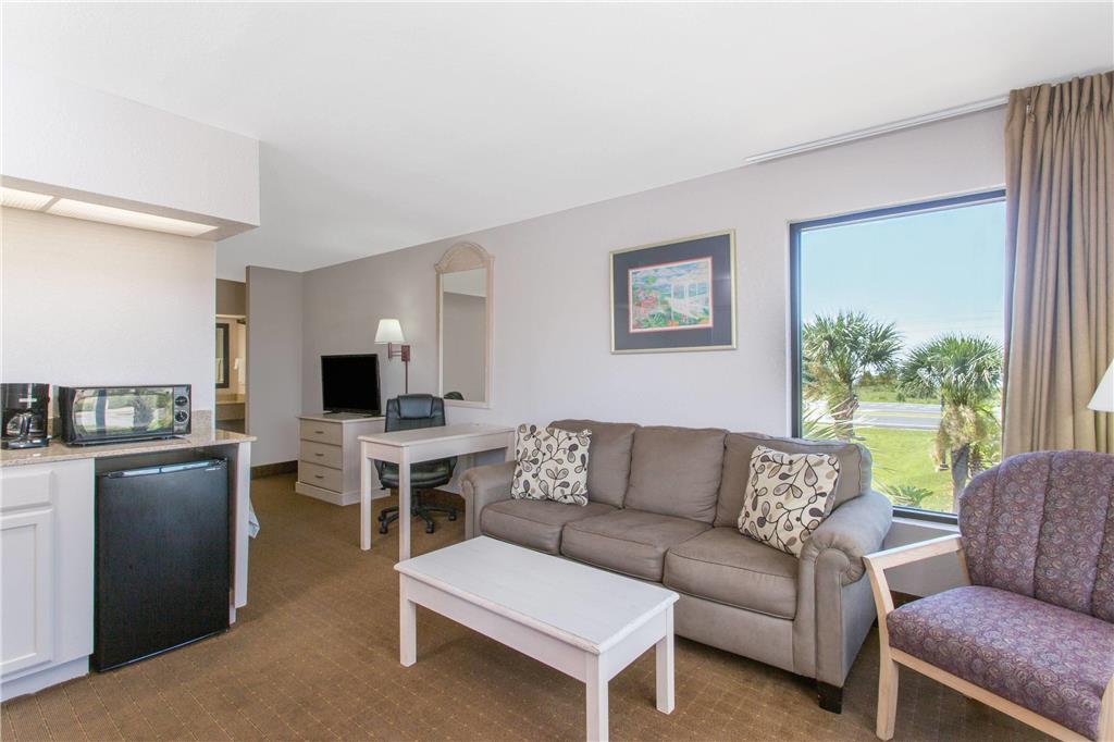 Days Inn & Suites By Wyndham Navarre - Near Beaches Hurlburt Room photo
